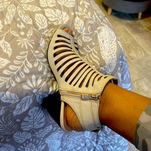 size 8 beige booties used only twice. Purchased at NY& co